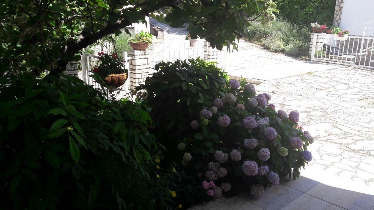 Mica Appartement Senj  Buitenkant foto